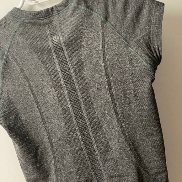 Lululemon size 2 - Picture 3 of 3